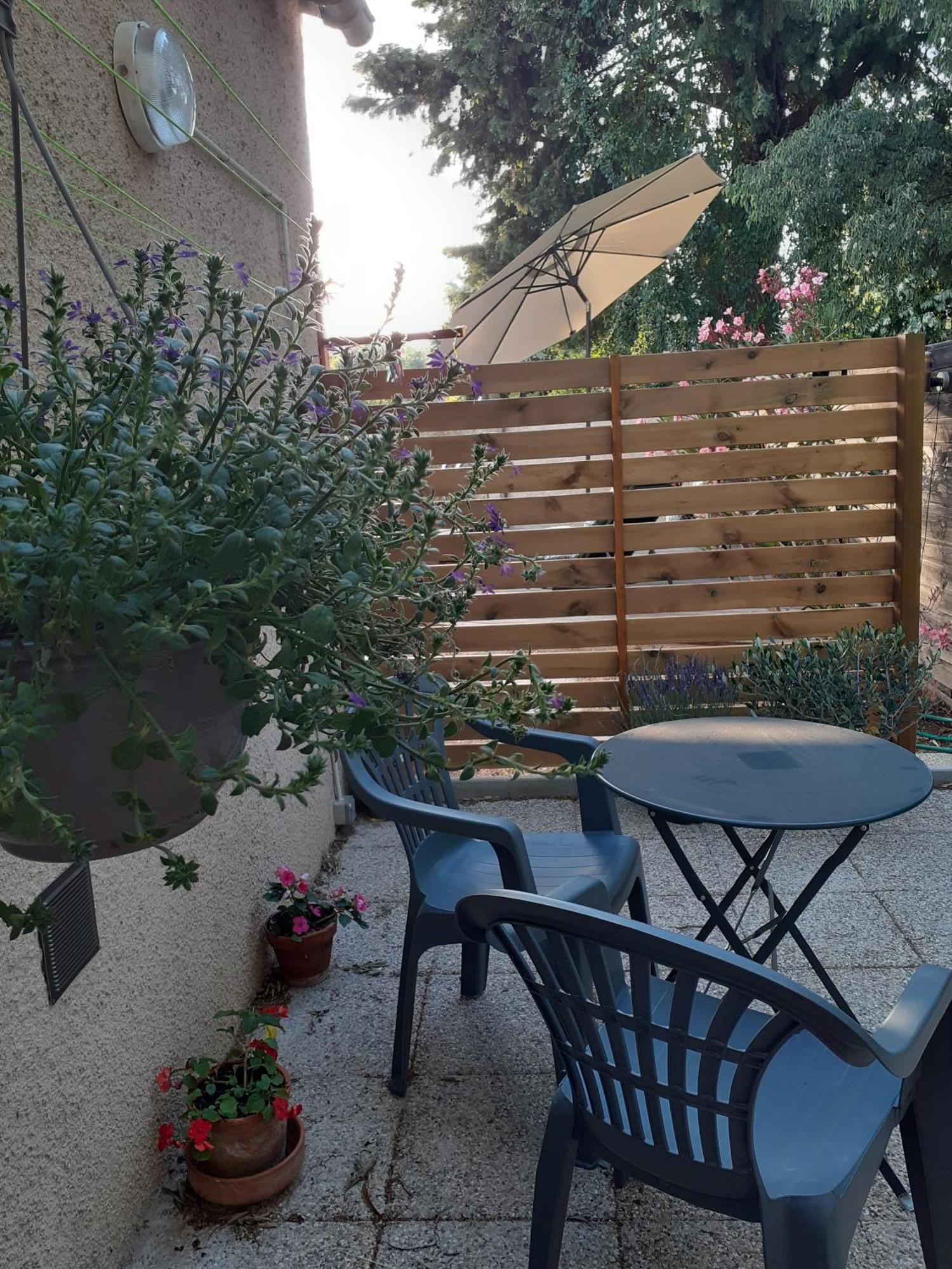 Location Saisonniere Avec Piscine Et Terrasse Au Pied Du Luberon Ξενοδοχείο Lauris Εξωτερικό φωτογραφία