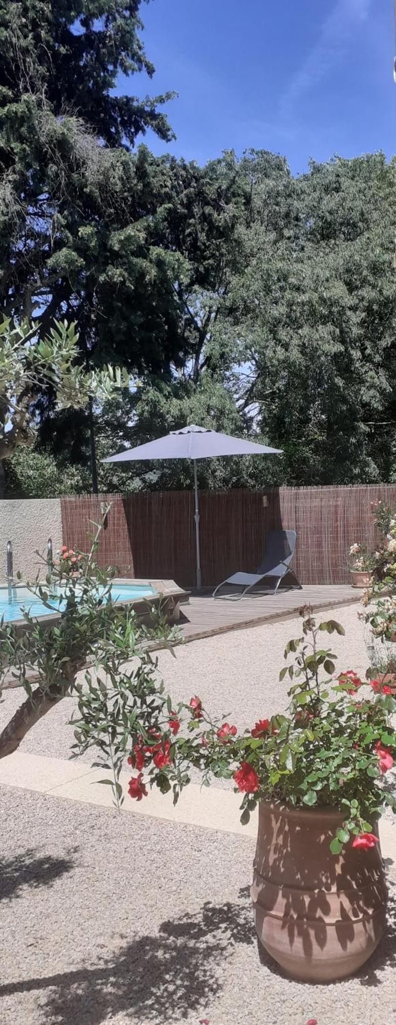Location Saisonniere Avec Piscine Et Terrasse Au Pied Du Luberon Ξενοδοχείο Lauris Εξωτερικό φωτογραφία