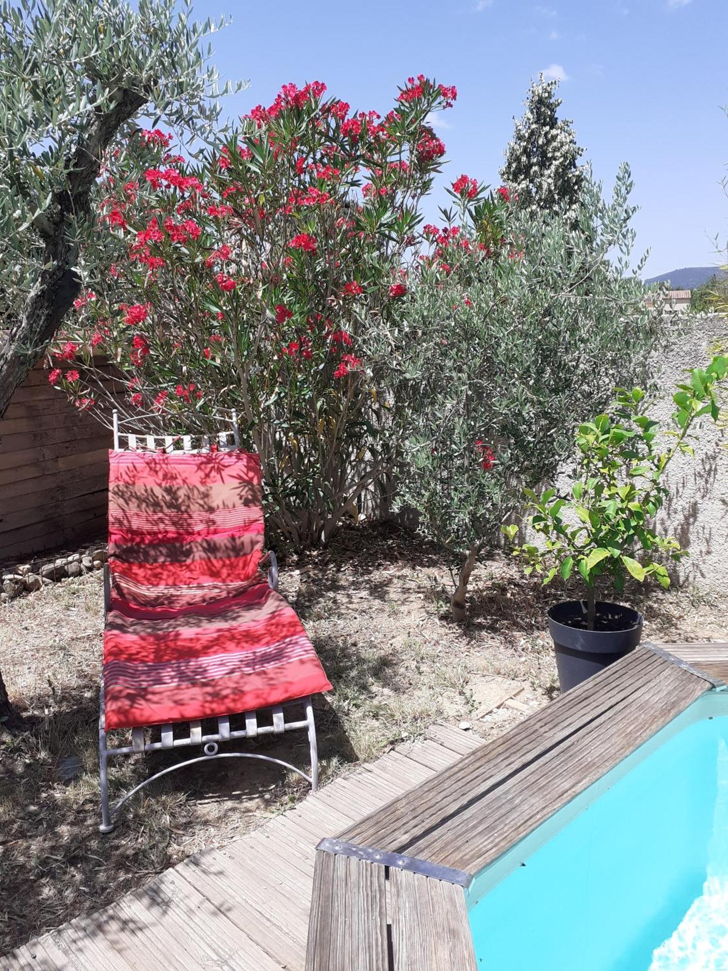 Location Saisonniere Avec Piscine Et Terrasse Au Pied Du Luberon Ξενοδοχείο Lauris Εξωτερικό φωτογραφία